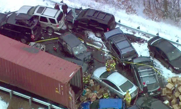 12 hurt in 35-vehicle pileups in New Hampshire