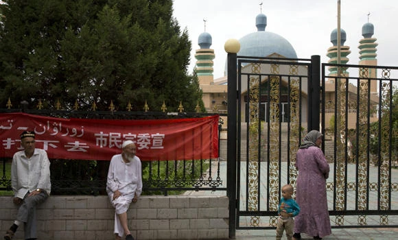 China punishes officials for corrupting Muslim pilgrimage arrangements