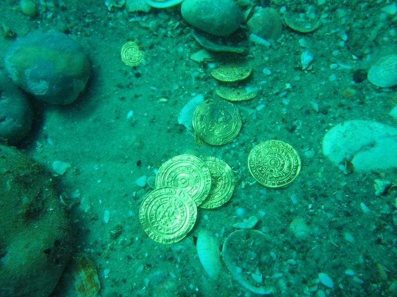 Divers find record trove of gold coins in Mediterranean