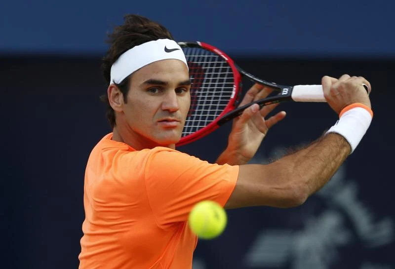 Federer tears Coric asunder in Dubai