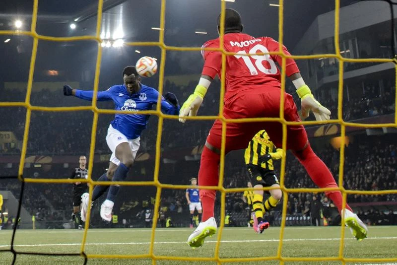 Lukaku nets Everton treble while Celtic, Inter draw