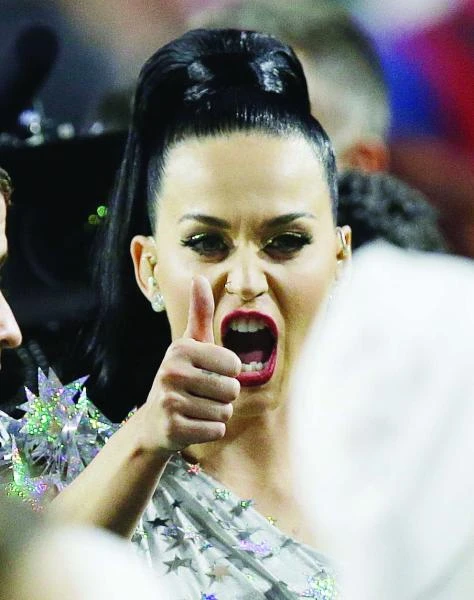 Perry dazzles at Super Bowl