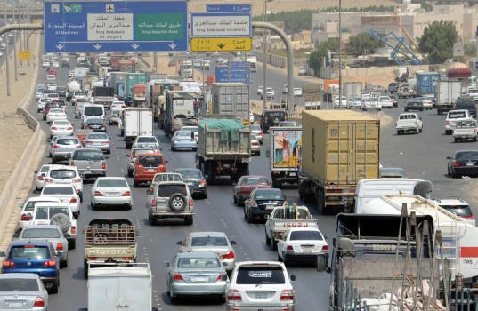 Trucks, tankers add to Jeddah traffic woes