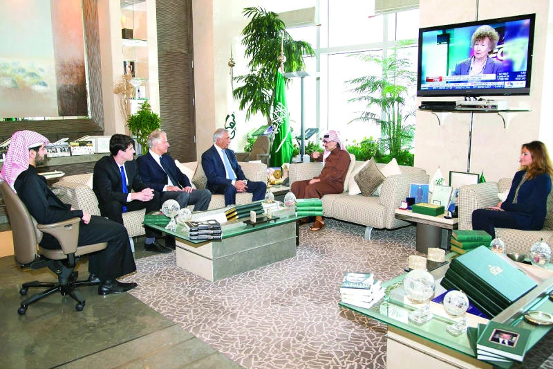 Prince Alwaleed receives former PMs of Pakistan and France