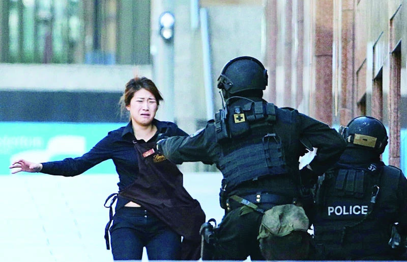 2 hostages say they plotted to stab gunman in Sydney siege