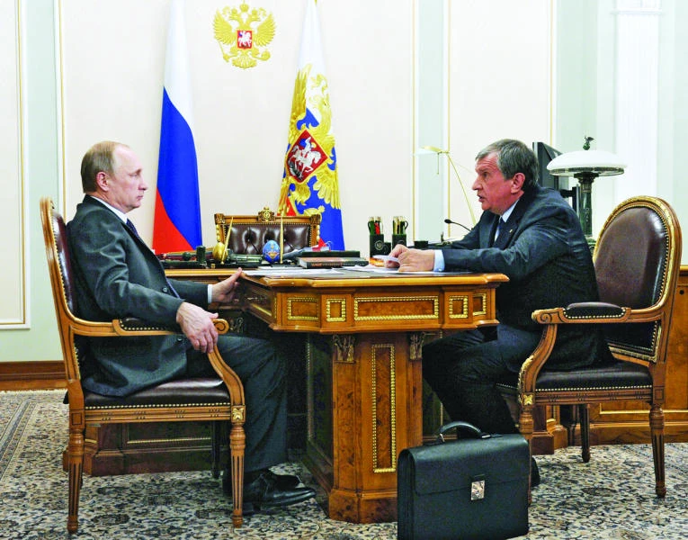 Rosneft's chief warns on possible oil shortage