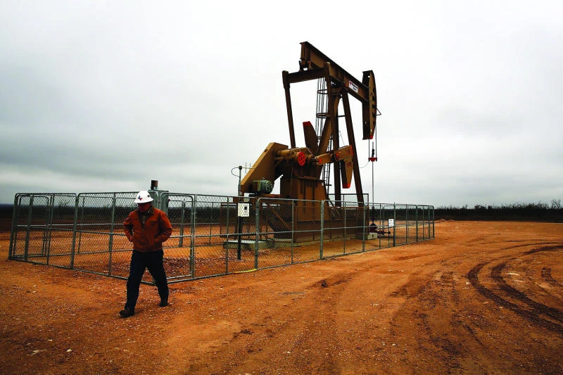 Shale producers postpone oil well completions