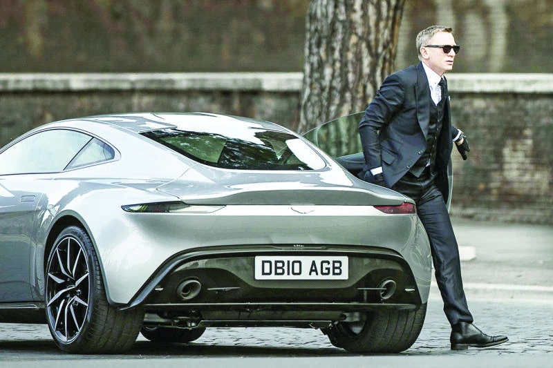 007 gets license to eat in Rome