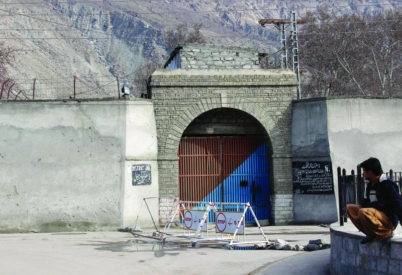 Murder suspects escape from Pakistan prison