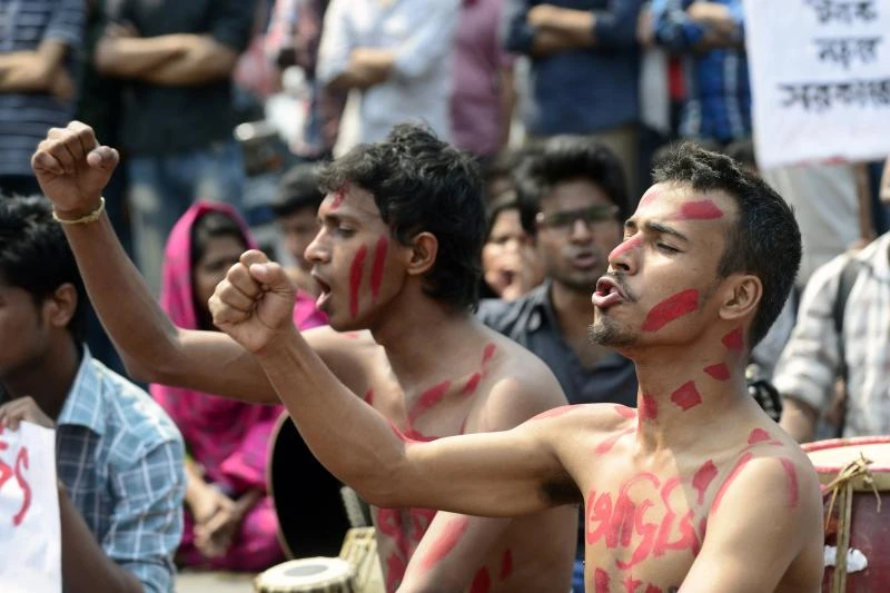 American blogger hacked to death in Bangladesh