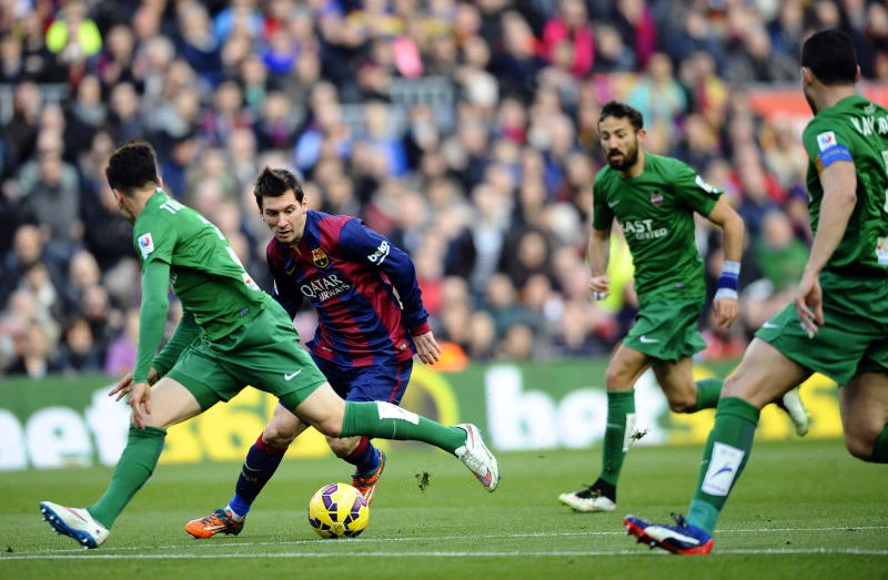 Lionel Messi back at the top of AP Global Football 10