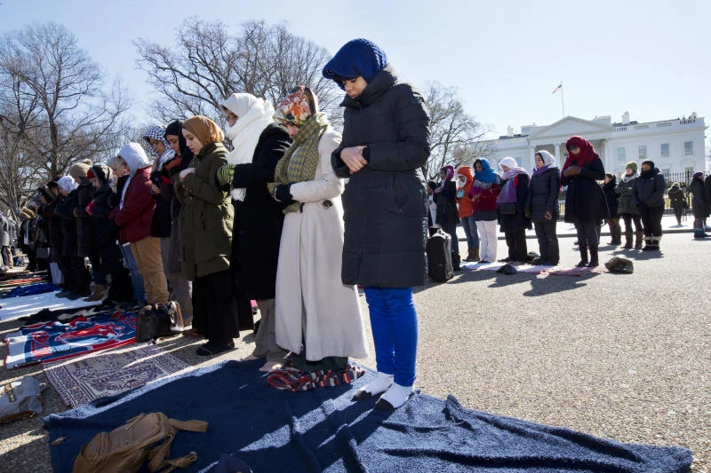 Obama condemns 'outrageous murders' in North Carolina