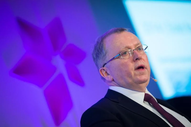 Statoil cuts investments as profits fall