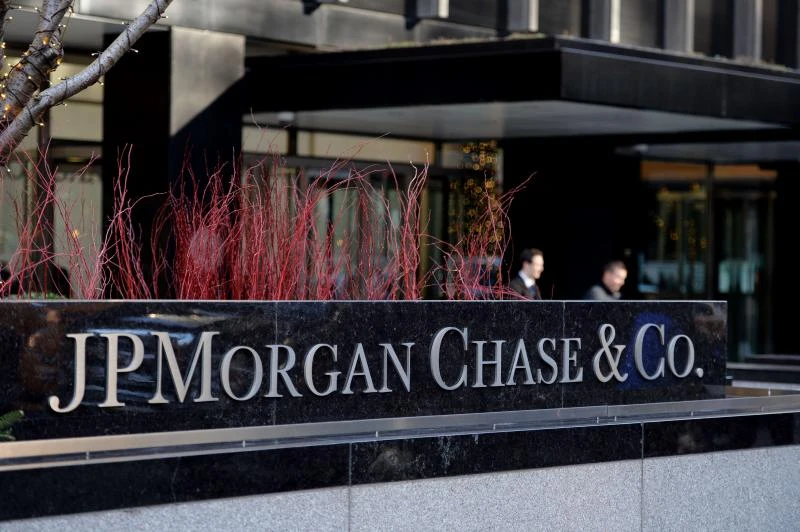 JPMorgan to cut nearly $5bn in expenses through 2017