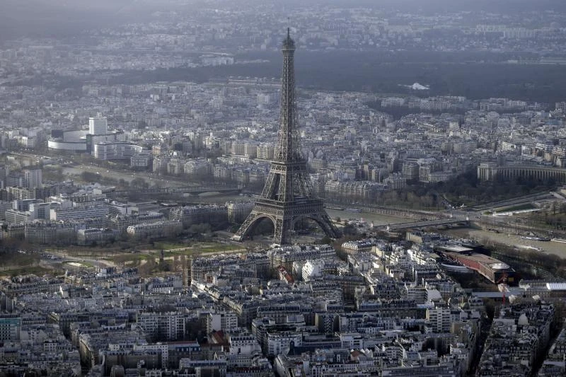 Unidentified drones reappear over Paris during night