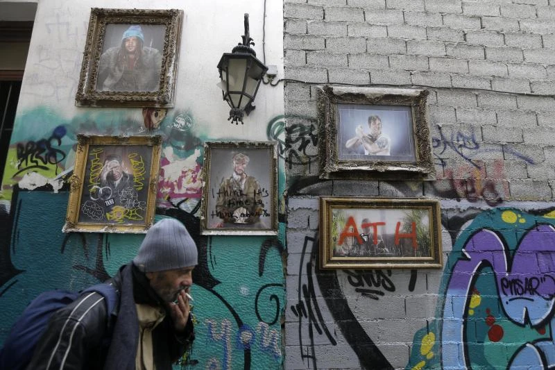 Greece starts bailout talks as hopes rise