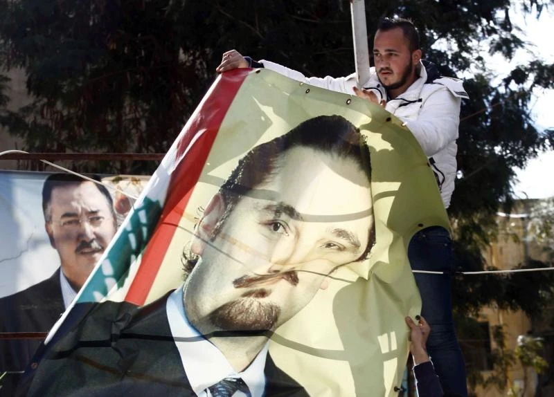 Lebanon removes political banners, a legacy of civil war