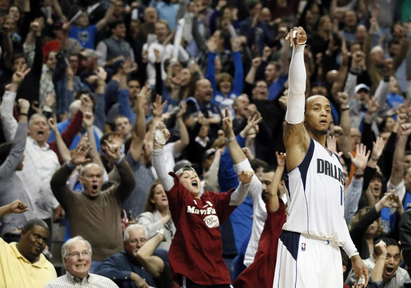 Mavericks surge late to overrun Trail Blazers