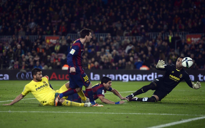 Barcelona eases toward Copa del Rey final