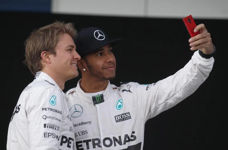 Mercedes confident F1 champion Hamilton will sign new deal