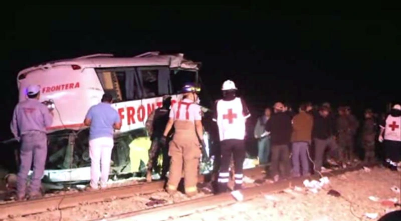16 dead
in Mexico
bus-train
crash