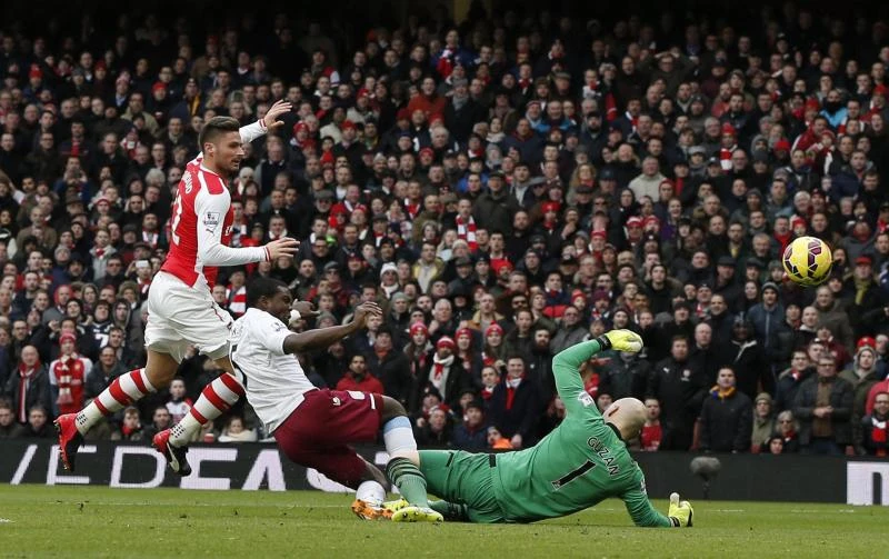 Arsenal moves up after 5-0 rout of Aston Villa