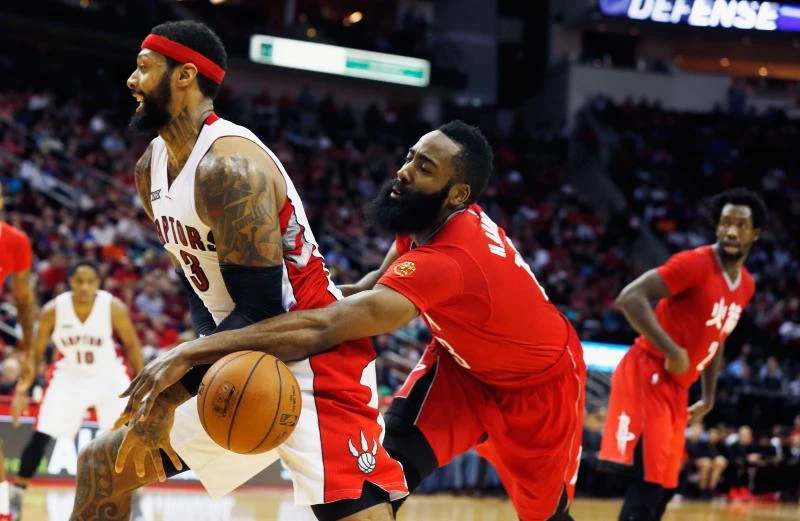 Big 3rd quarter fuels Rockets to win over Raptors