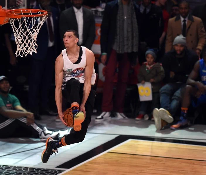 Curry wins 3-point contest, LaVine slam dunk king
