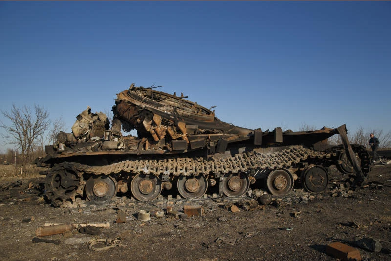 Blast kills two in Ukraine city; rebels, army wrangle over truce