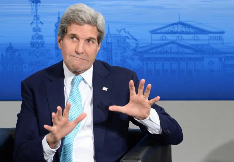 US-led coalition squeezing IS militants, Kerry insists