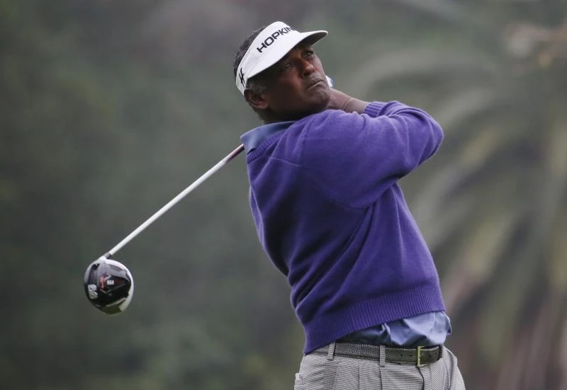 Veterans Goosen, Singh among leaders at Riviera