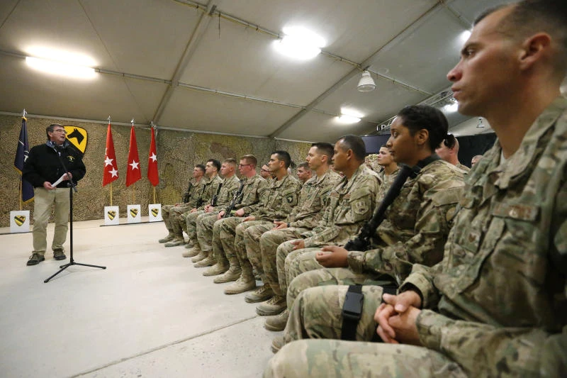 New US Pentagon chief convenes unusual counter-IS meeting