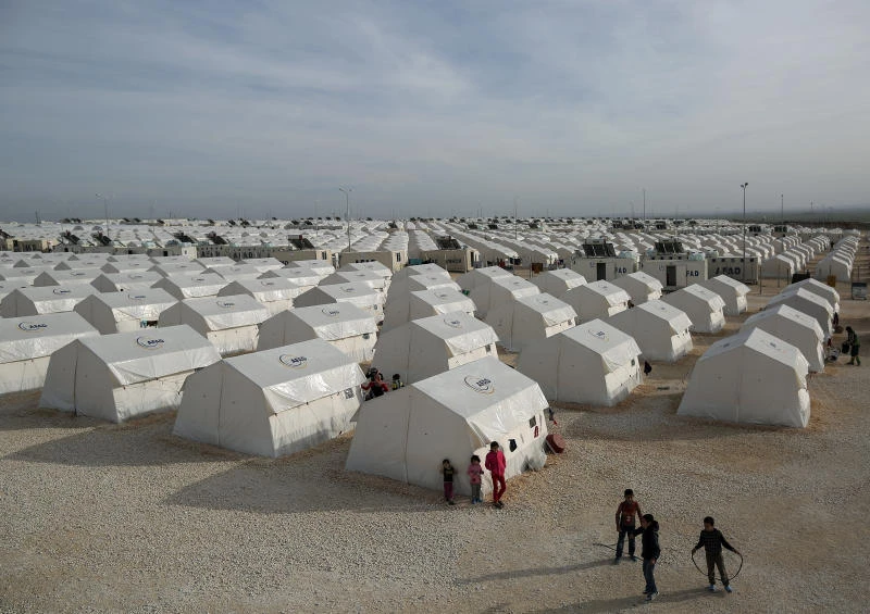 Photos of IS logos on Syria food parcels alarm WFP