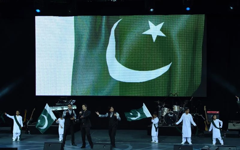 Pakistan threaten stars with expulsion; Clarke stays sidelined
