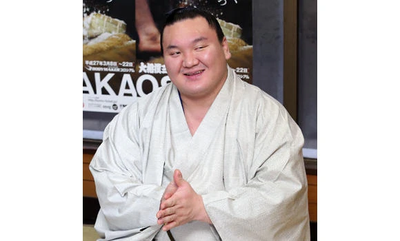 Sumo: Mongolian hulk fans flames of protocol row