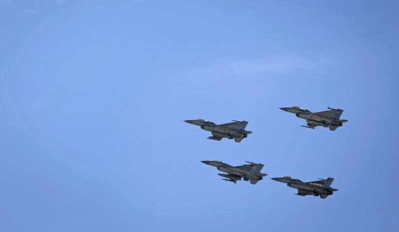 Jordan launches new airstrikes after vowing harsh war on IS