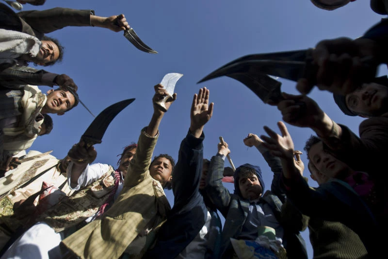 Yemen turmoil: US, France, UK close embassies