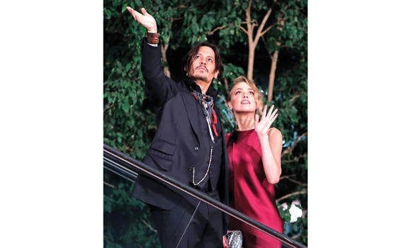 Depp secretly weds Heard