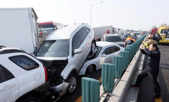 100-car pileup on South Korean bridge leaves 2 dead, 68 hurt