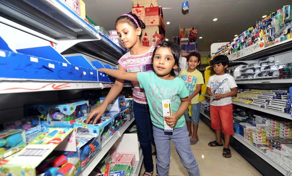Stationery stores clear old stocks with discounts