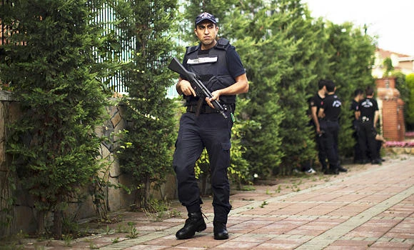 Turkish man kills wife in prison with fruit knife