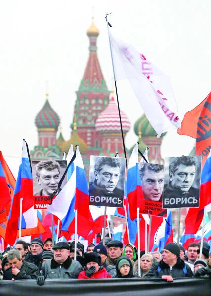 Thousands march in Russia to mourn Boris Nemtsov