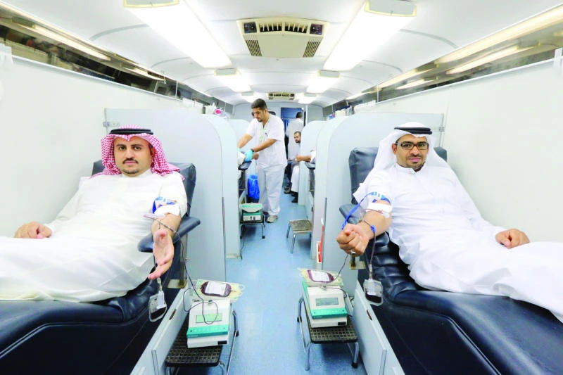 Riyad Bank employees donate blood to support cancer children