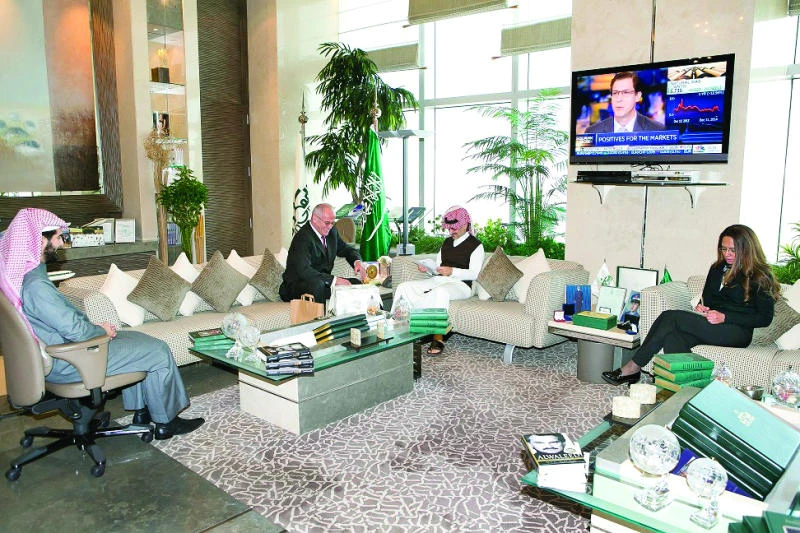 Alwaleed, Czech ambassador
discuss investment issues