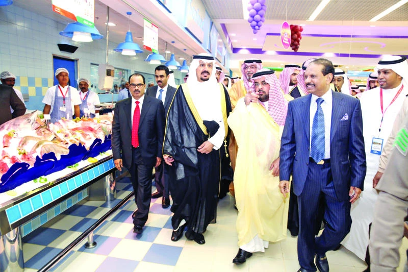 Governor inaugurates LuLu Jubail