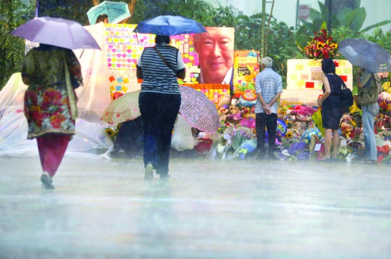 Singapore holds breath as ex-leader Lee Kuan Yew’s condition worsens