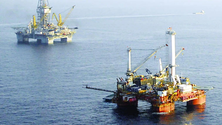 Oil drops as shipment disruption fears ease