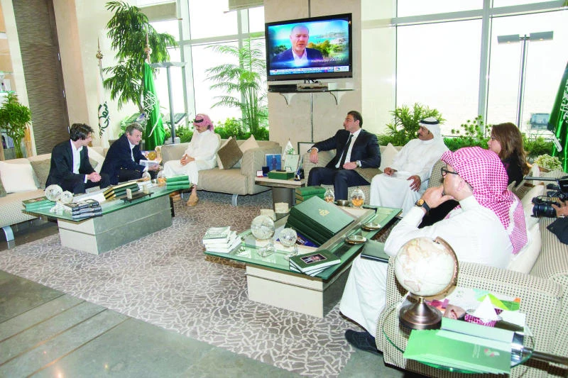 Alwaleed, Hollande’s special envoy discuss investments