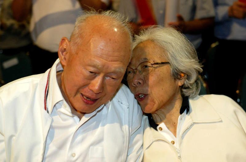 Singapore in mourning as first PM Lee Kuan Yew dies