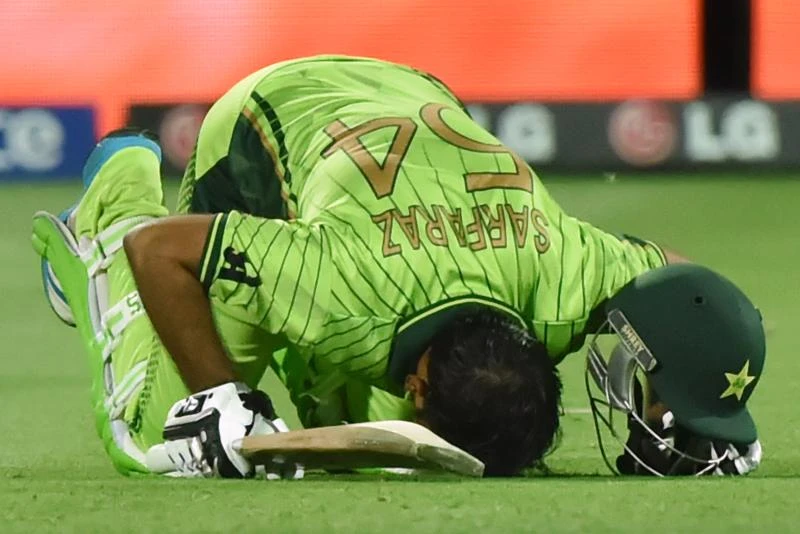 Pakistan crushes Ireland, to meet Aussies in quarters